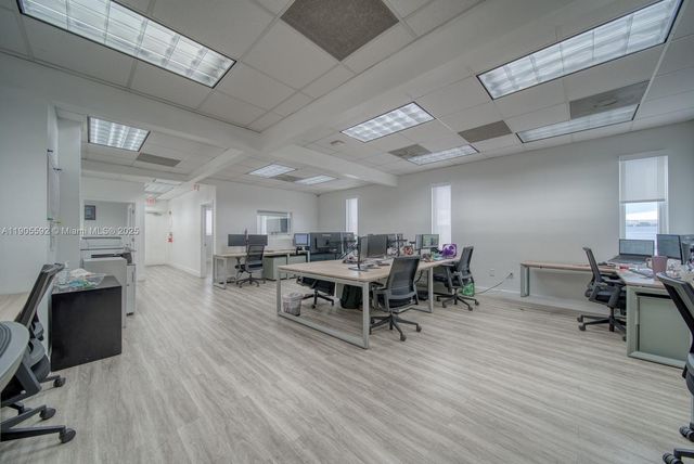 7500 NW 52nd St, Miami, FL 33166