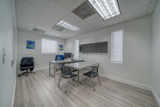 7500 NW 52nd St, Miami, FL 33166