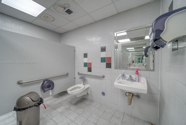 7500 NW 52nd St, Miami, FL 33166