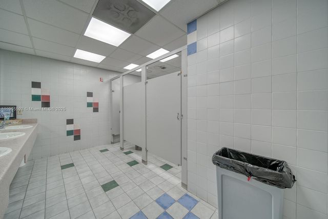 7500 NW 52nd St, Miami, FL 33166