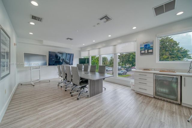 7500 NW 52nd St, Miami, FL 33166