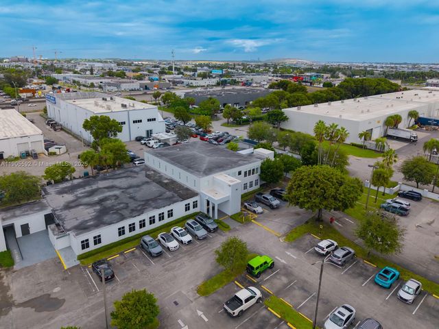 7500 NW 52nd St, Miami, FL 33166