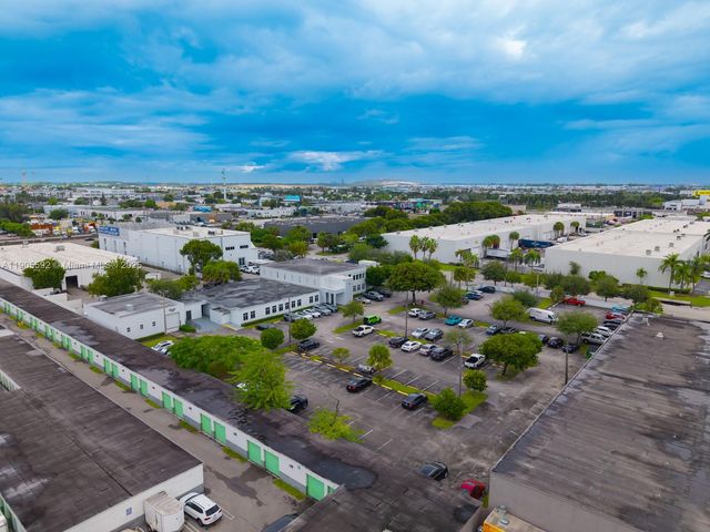 7500 NW 52nd St, Miami, FL 33166