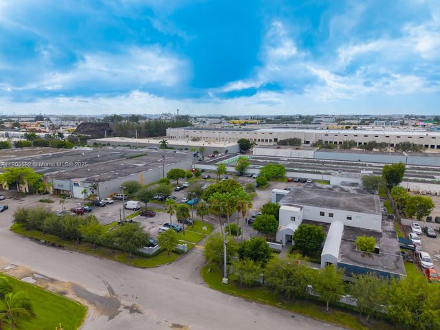 7500 NW 52nd St, Miami, FL 33166