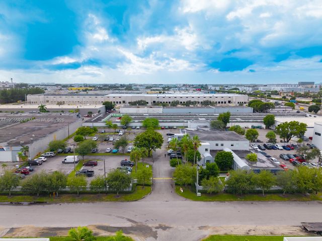 7500 NW 52nd St, Miami, FL 33166