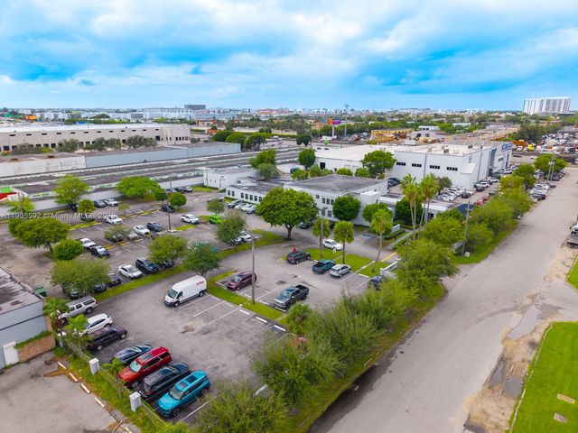 7500 NW 52nd St, Miami, FL 33166