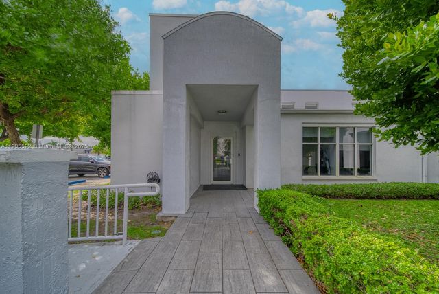 7500 NW 52nd St, Miami, FL 33166