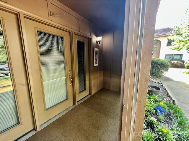 427 6th Avenue W A-2, Hendersonville, NC 28739