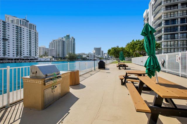 800 Parkview Dr 1007, Hallandale Beach, FL 33009