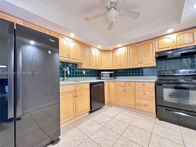 800 Parkview Dr 1007, Hallandale Beach, FL 33009