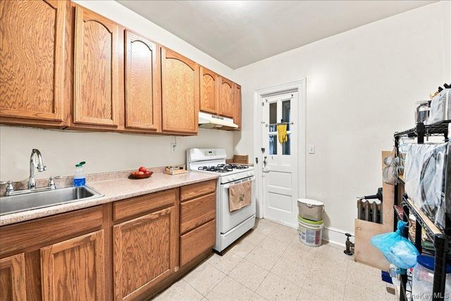1716 Parkview Avenue, Bronx, NY 10461