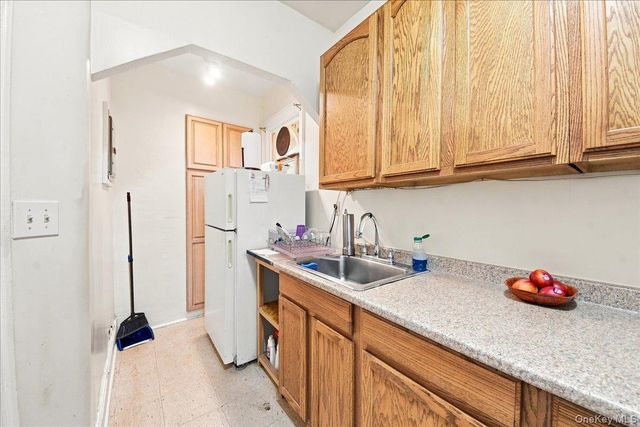 1716 Parkview Avenue, Bronx, NY 10461