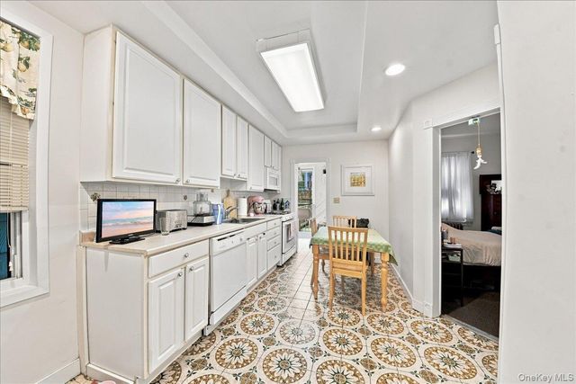 1716 Parkview Avenue, Bronx, NY 10461