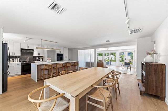 2513 CROTON AVENUE, Sarasota, FL 34239