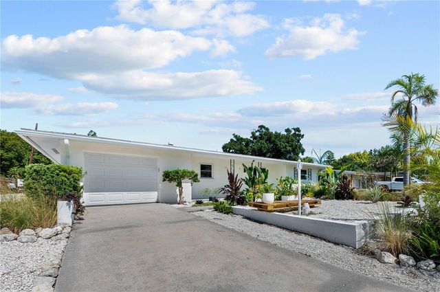 2513 CROTON AVENUE, Sarasota, FL 34239