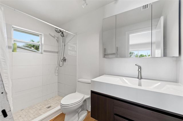 2513 CROTON AVENUE, Sarasota, FL 34239