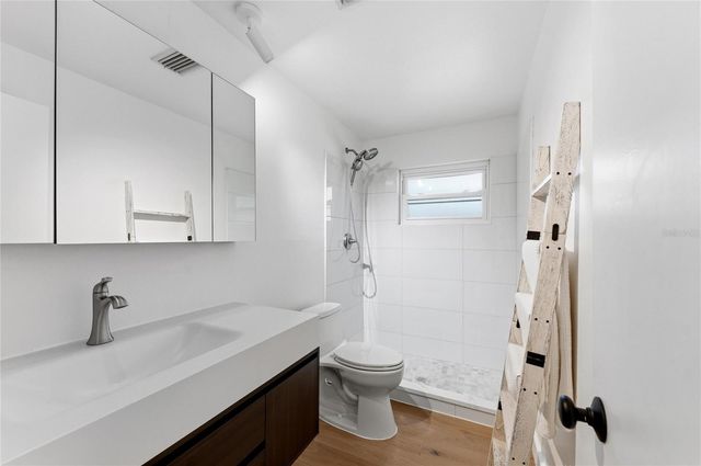 2513 CROTON AVENUE, Sarasota, FL 34239