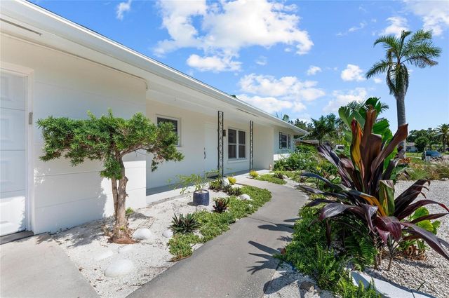 2513 CROTON AVENUE, Sarasota, FL 34239