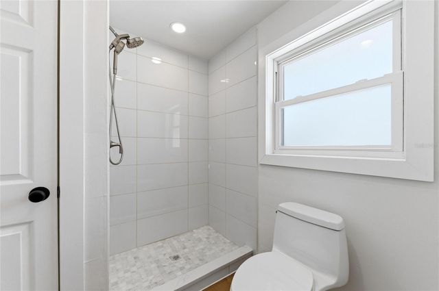 2513 CROTON AVENUE, Sarasota, FL 34239