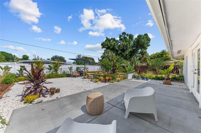 2513 CROTON AVENUE, Sarasota, FL 34239