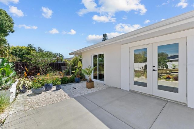 2513 CROTON AVENUE, Sarasota, FL 34239