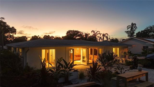 2513 CROTON AVENUE, Sarasota, FL 34239