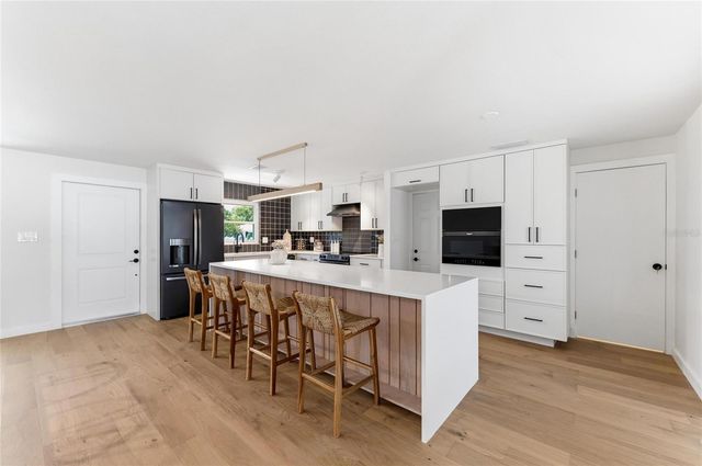 2513 CROTON AVENUE, Sarasota, FL 34239