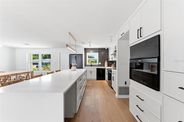 2513 CROTON AVENUE, Sarasota, FL 34239