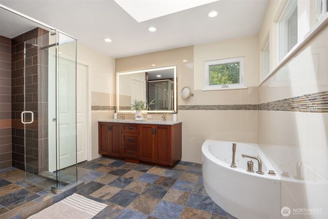 11523 111th Place NE, Kirkland, WA 98033