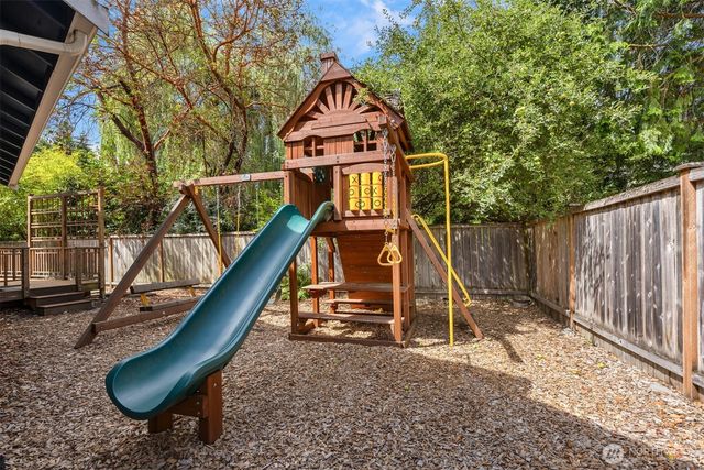 11523 111th Place NE, Kirkland, WA 98033