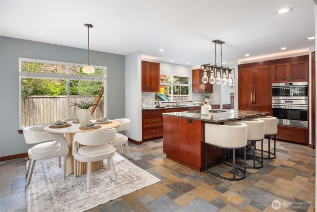 11523 111th Place NE, Kirkland, WA 98033