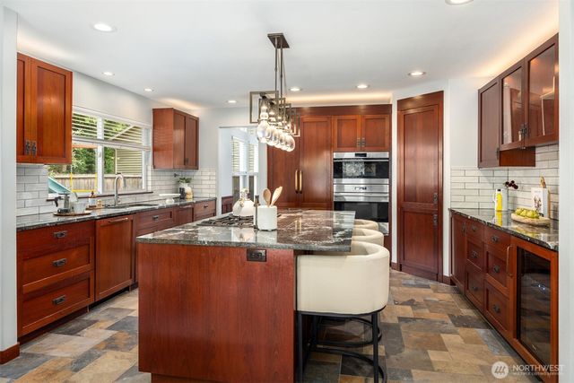 11523 111th Place NE, Kirkland, WA 98033
