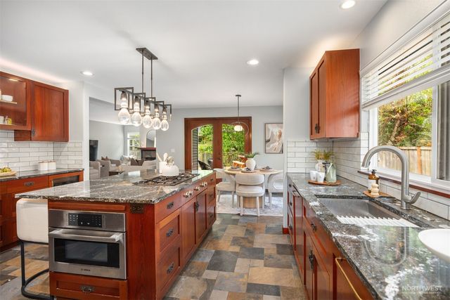 11523 111th Place NE, Kirkland, WA 98033