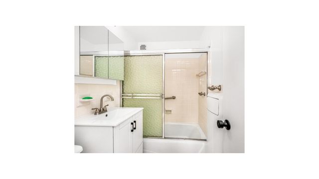 290 W 232nd St Apt 21C, New York City, NY 10463
