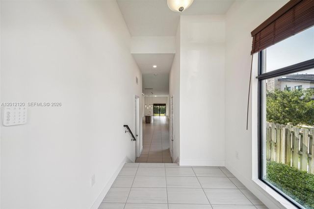 7635 NW 103rd Pl, Doral, FL 33178