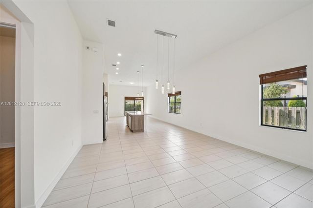 7635 NW 103rd Pl, Doral, FL 33178