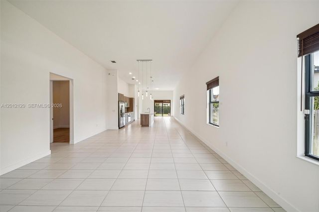 7635 NW 103rd Pl, Doral, FL 33178