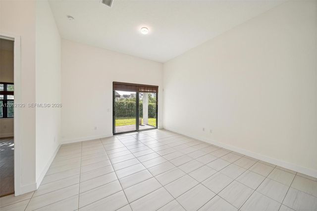 7635 NW 103rd Pl, Doral, FL 33178