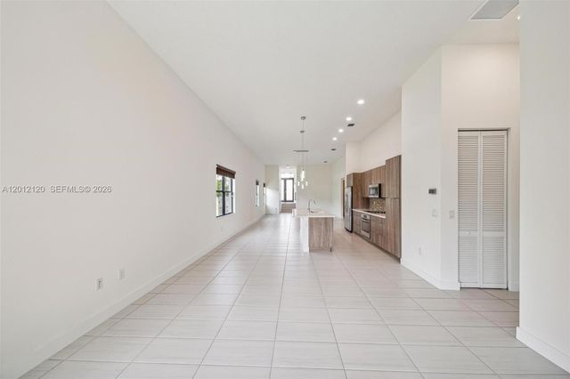 7635 NW 103rd Pl, Doral, FL 33178