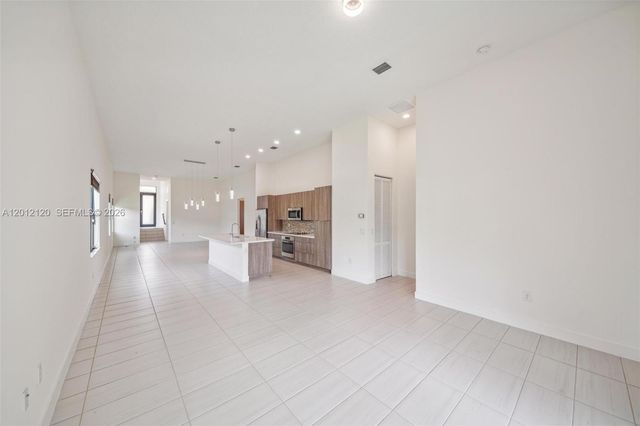7635 NW 103rd Pl, Doral, FL 33178