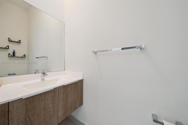 7635 NW 103rd Pl, Doral, FL 33178