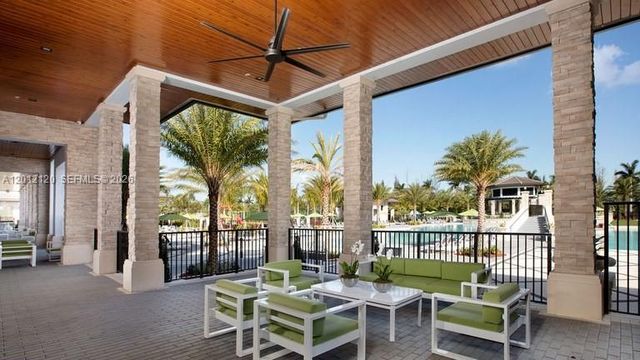 7635 NW 103rd Pl, Doral, FL 33178