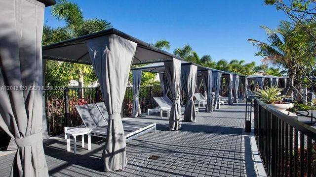 7635 NW 103rd Pl, Doral, FL 33178