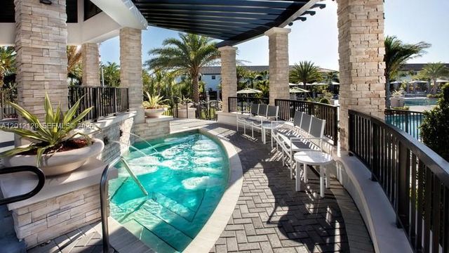 7635 NW 103rd Pl, Doral, FL 33178