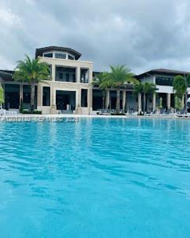 7635 NW 103rd Pl, Doral, FL 33178