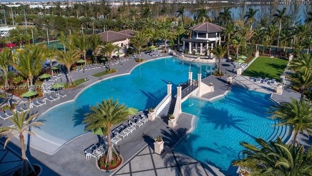 7635 NW 103rd Pl, Doral, FL 33178