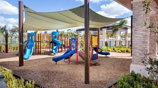 7635 NW 103rd Pl, Doral, FL 33178