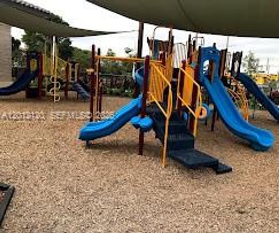 7635 NW 103rd Pl, Doral, FL 33178