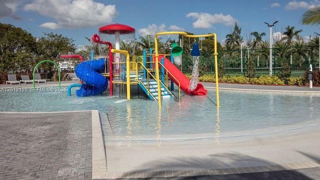7635 NW 103rd Pl, Doral, FL 33178