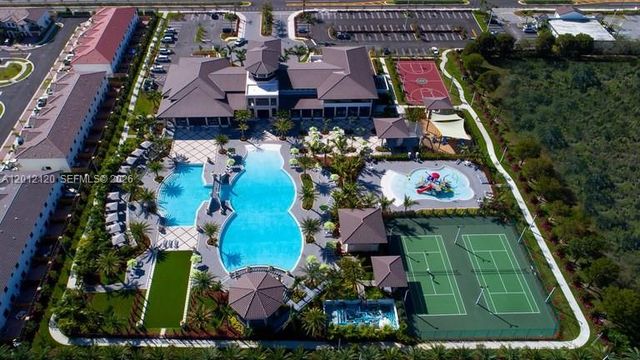 7635 NW 103rd Pl, Doral, FL 33178